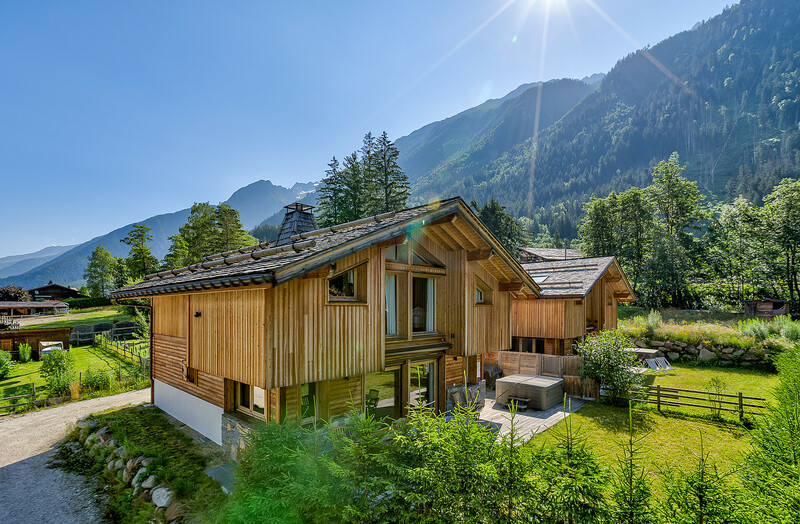 Fantastic location close to Chamonix town centre|Emplacement fantastique à proximité du centre ville de Chamonix