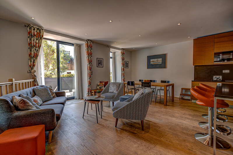Modern design and open plan layout  |Design moderne et spacieux