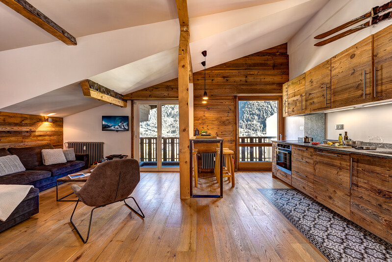 Spacious apartment with cosy, mountain feel|Appartement spacieux à l'ambiance chaleureuse